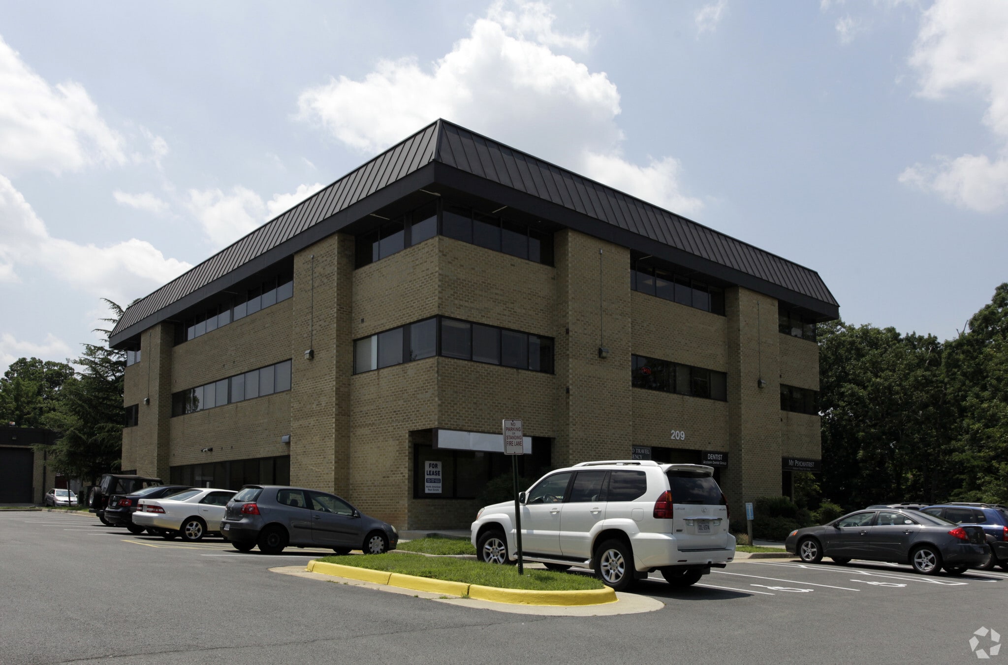 209 Elden St, Herndon, VA for Rent
