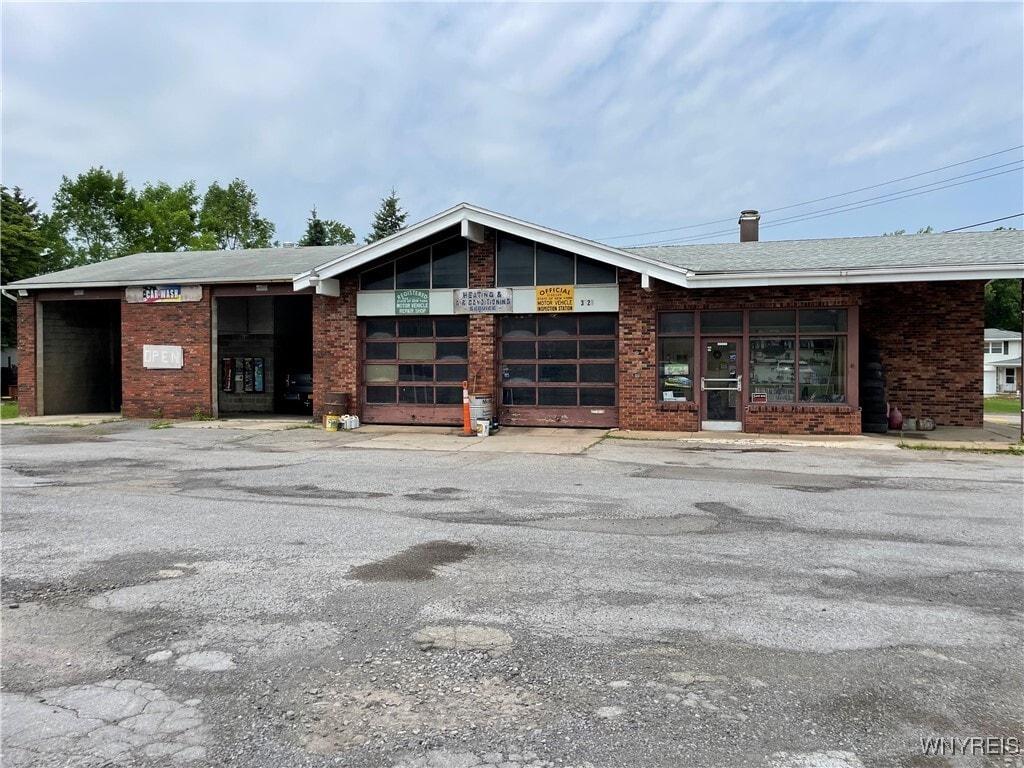 3020 Southwestern Blvd, Orchard Park, NY for Sale