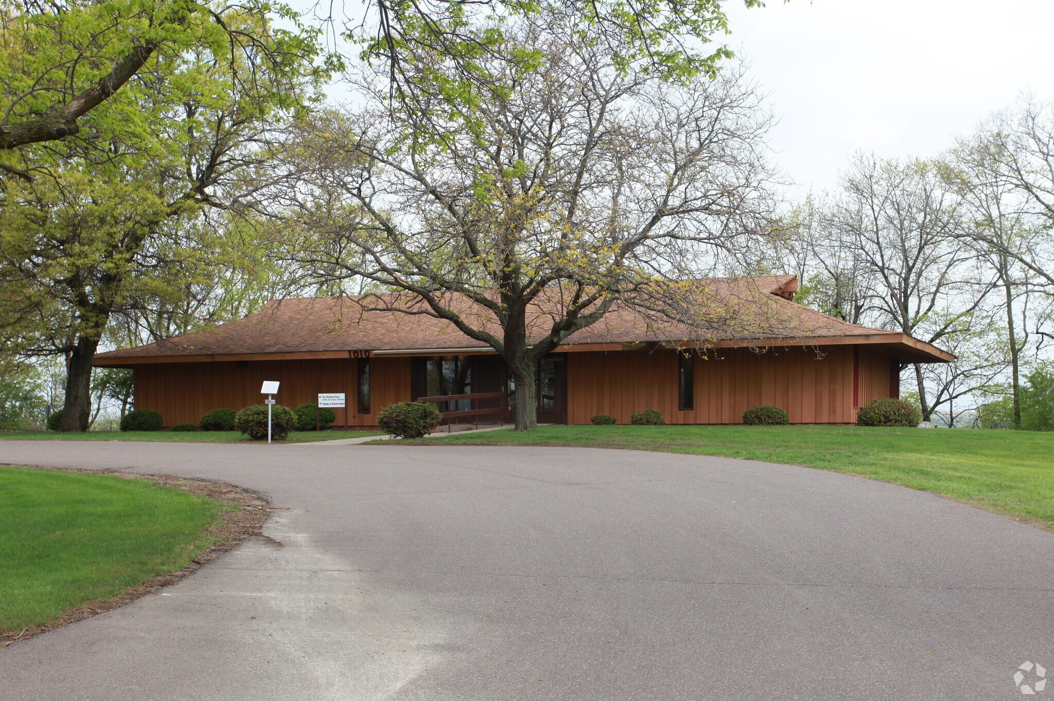 1010 Oak Ridge Dr, Eau Claire, WI for Rent