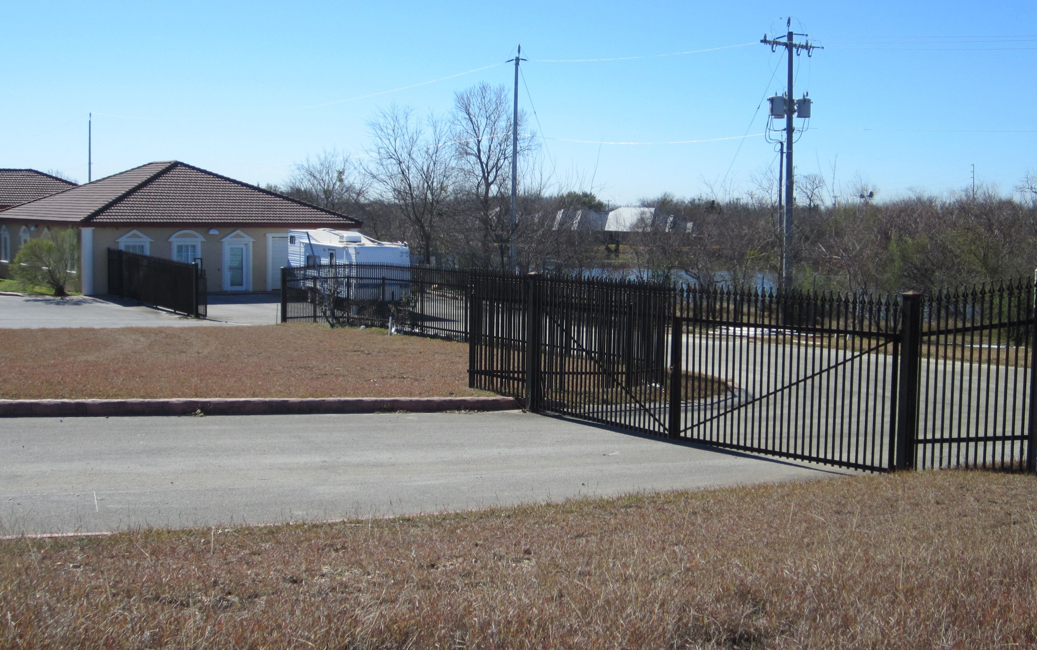 1425 Universal City Blvd, Universal City, TX for Rent