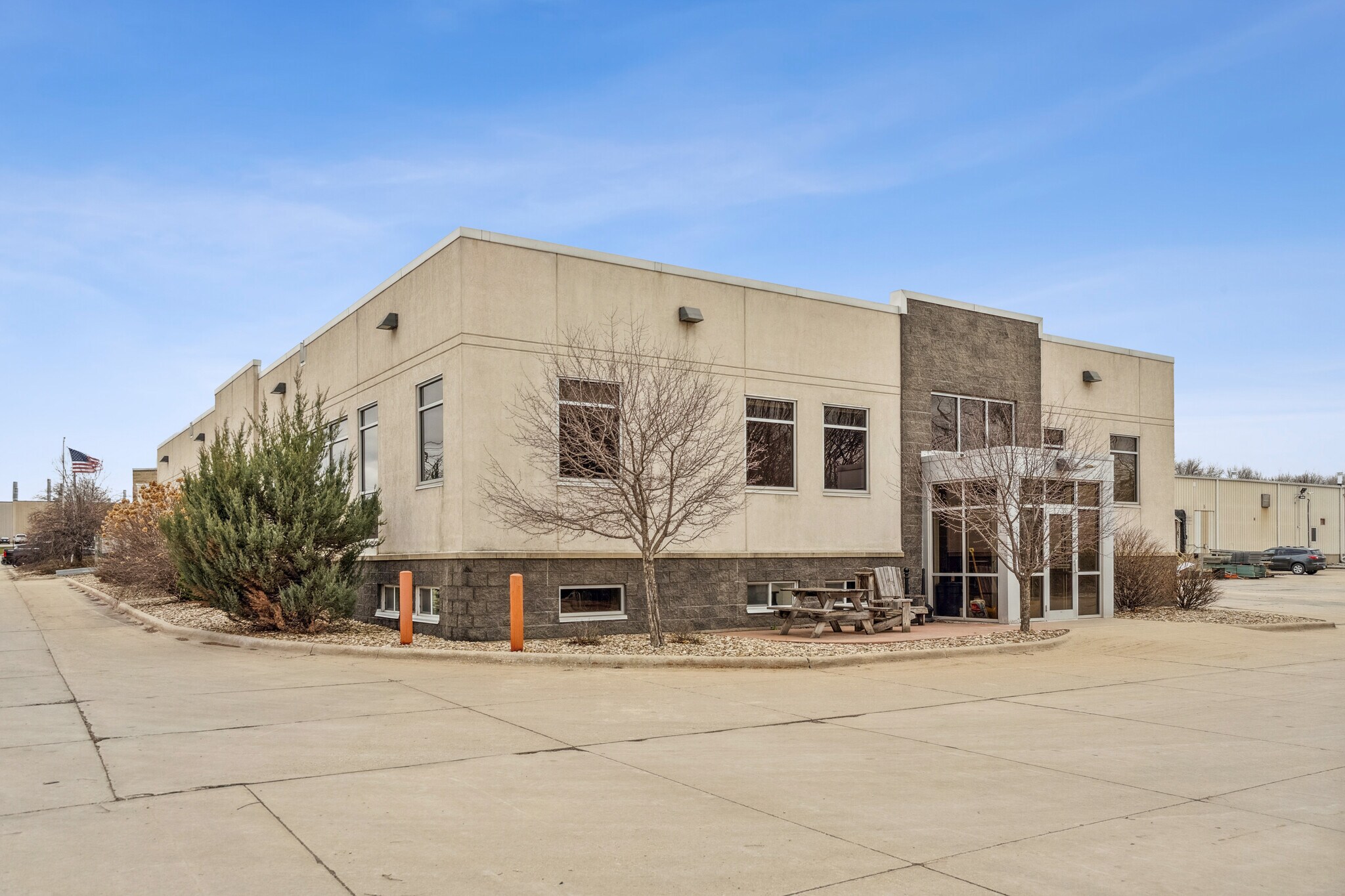 2975 Airline Cir, Waterloo, IA for Rent