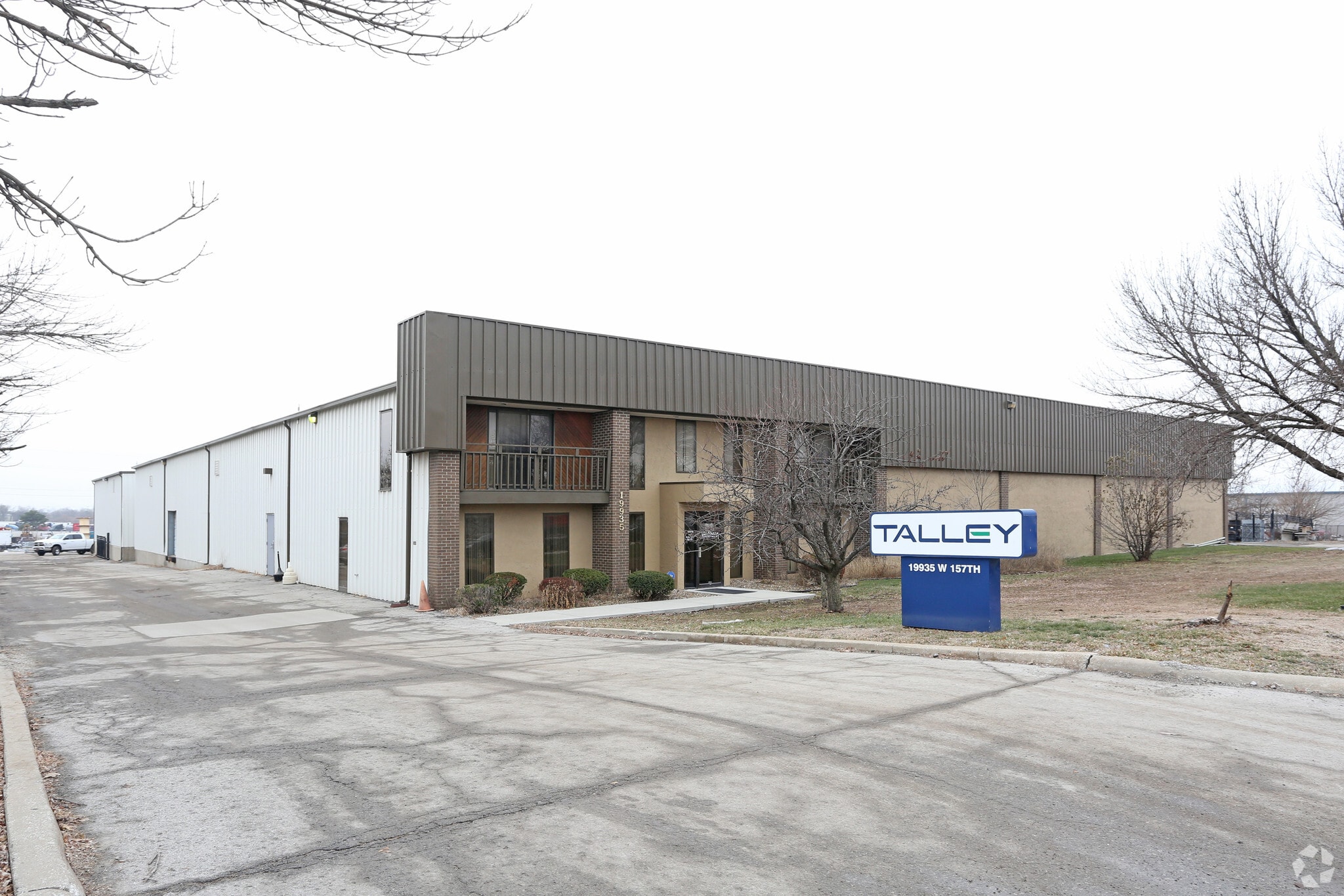 19935 W 157th St, Olathe, KS for Sale