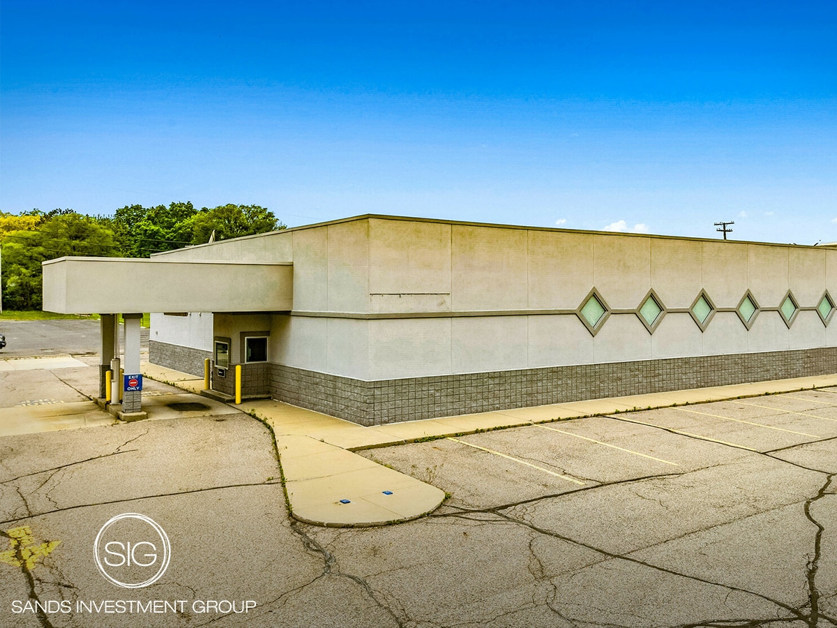 557 N Cedar St, Imlay City, MI for Sale