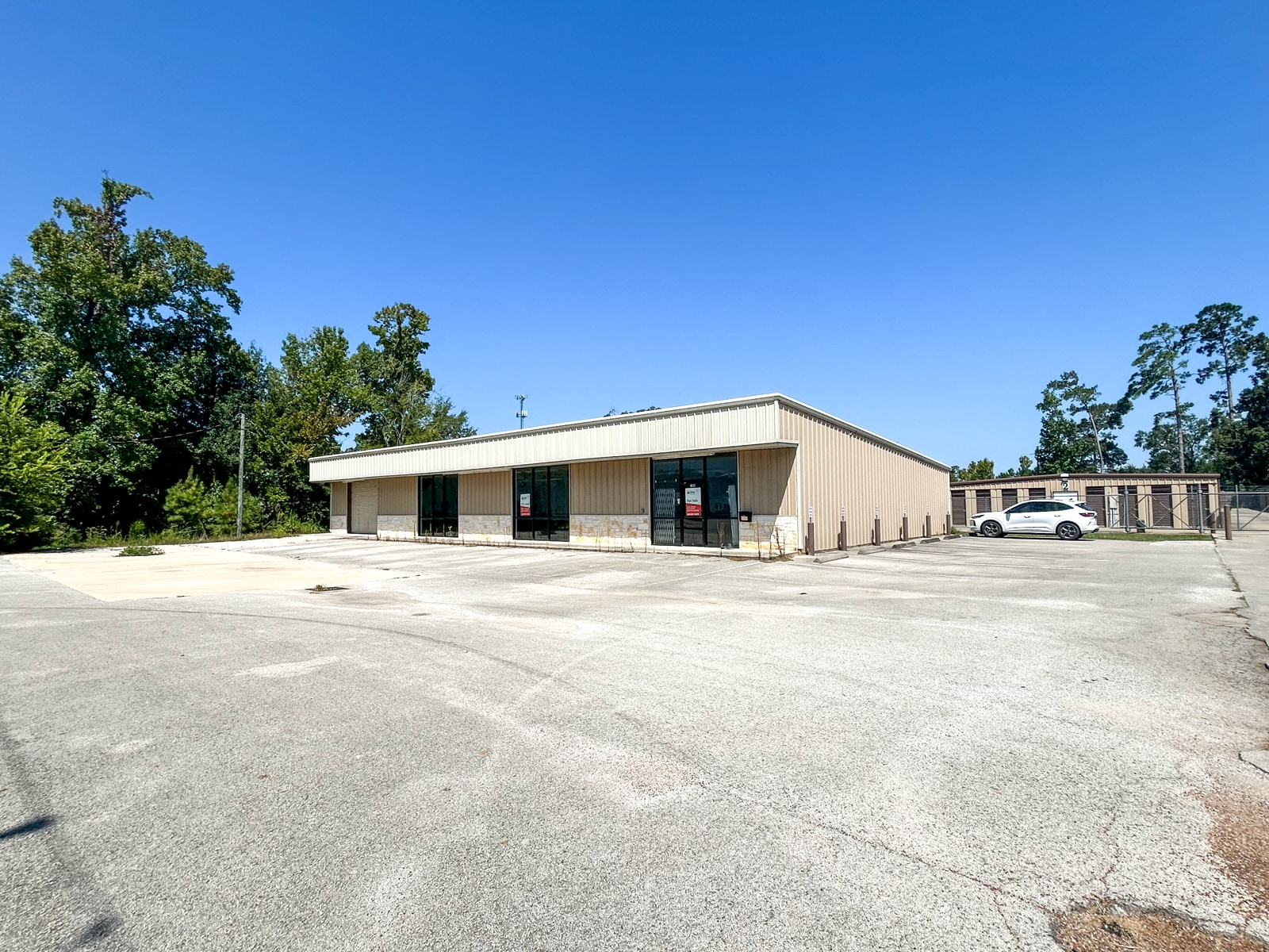 1009 E Houston St, Cleveland, TX for Sale