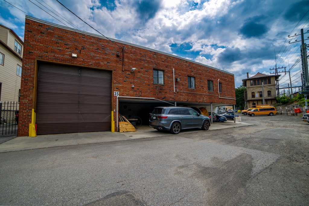 35-41 Bartels Pl, New Rochelle, NY for Sale
