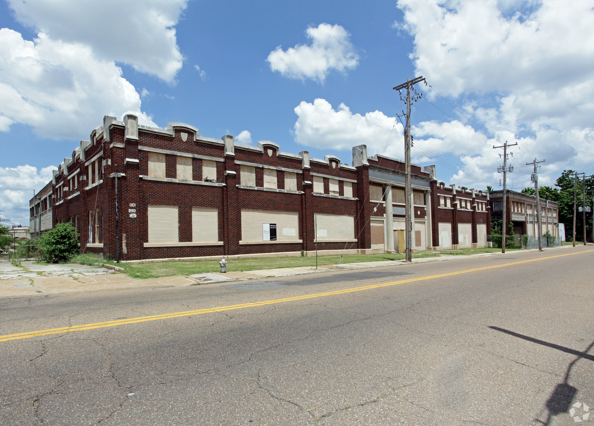 690 Linden Ave, Memphis, TN for Sale