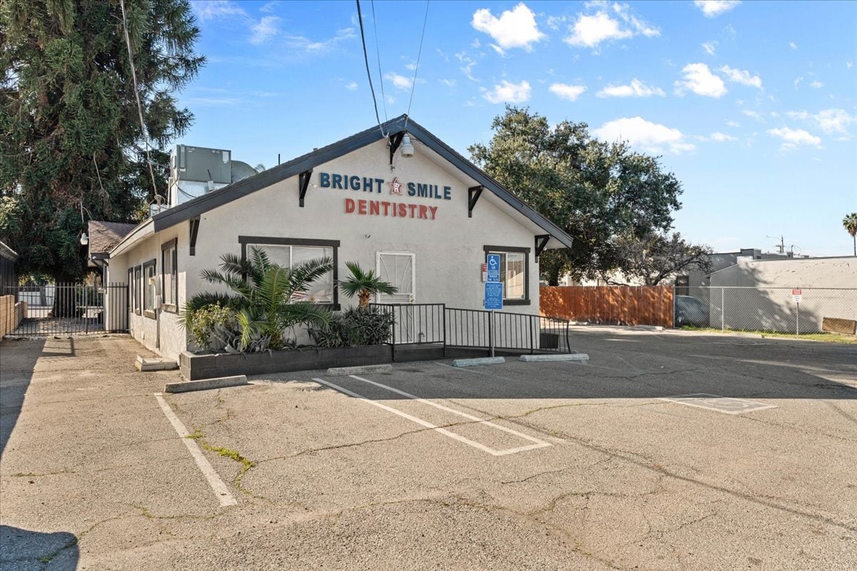 1020 E Florida Ave, Hemet, CA for Sale