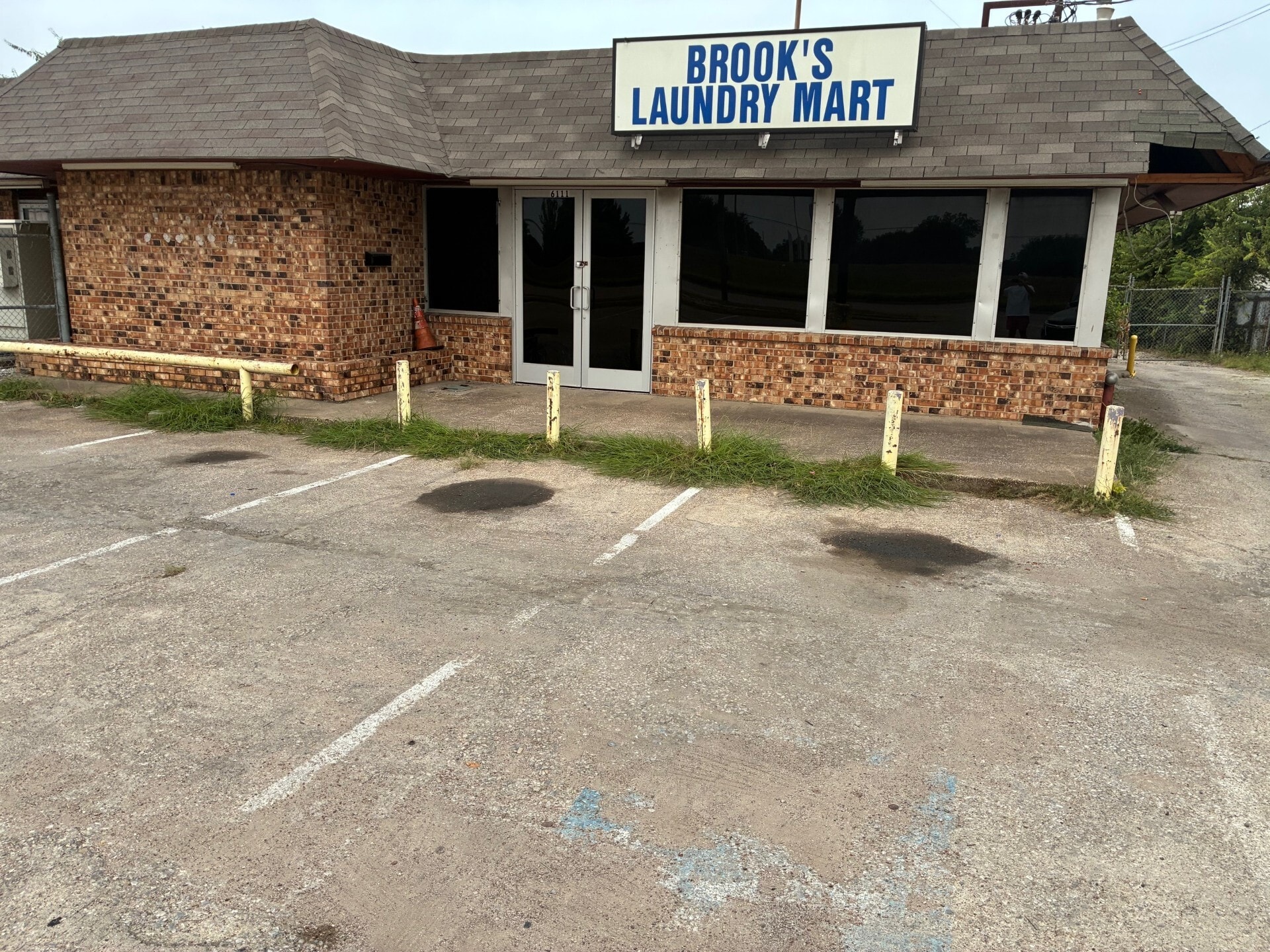 6111 SRL Thornton Freeway, Dallas, TX for Rent