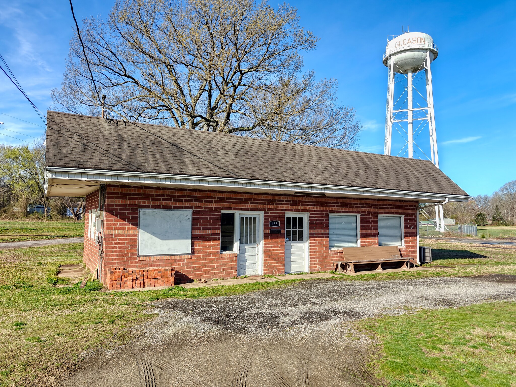 433 Cedar St, Gleason, TN for Sale