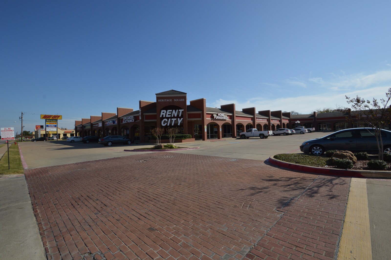 675-691 W Pioneer Pky, Grand Prairie, TX for Rent