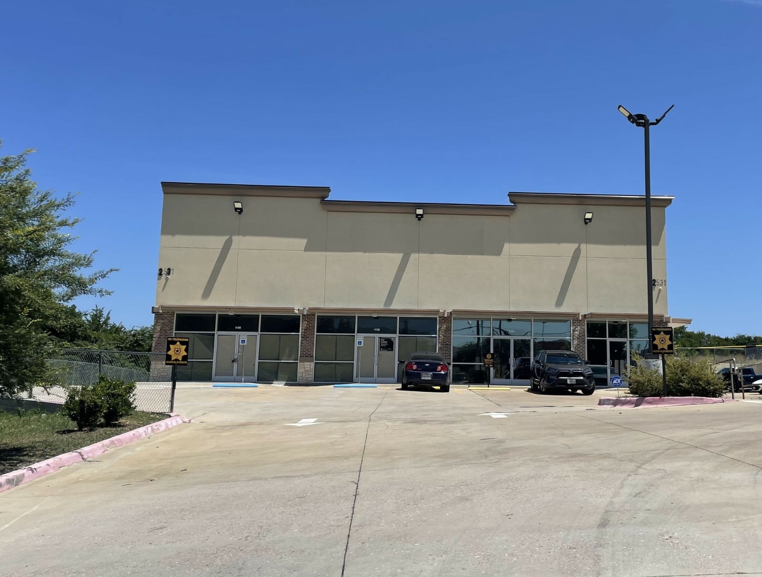 2531 W Ledbetter Dr, Dallas, TX for Rent