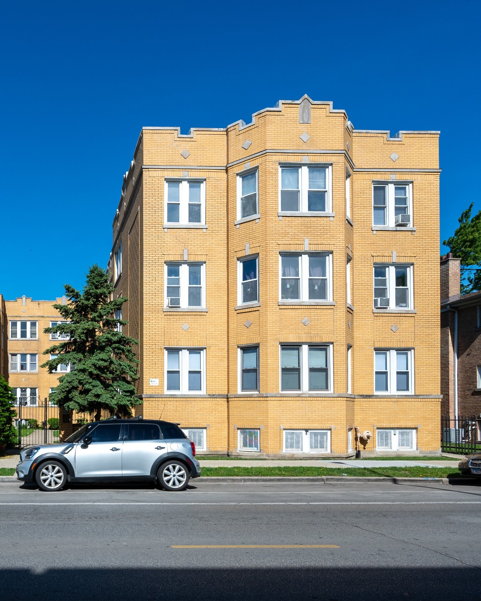 2950 N Laramie Ave, Chicago, IL for Sale