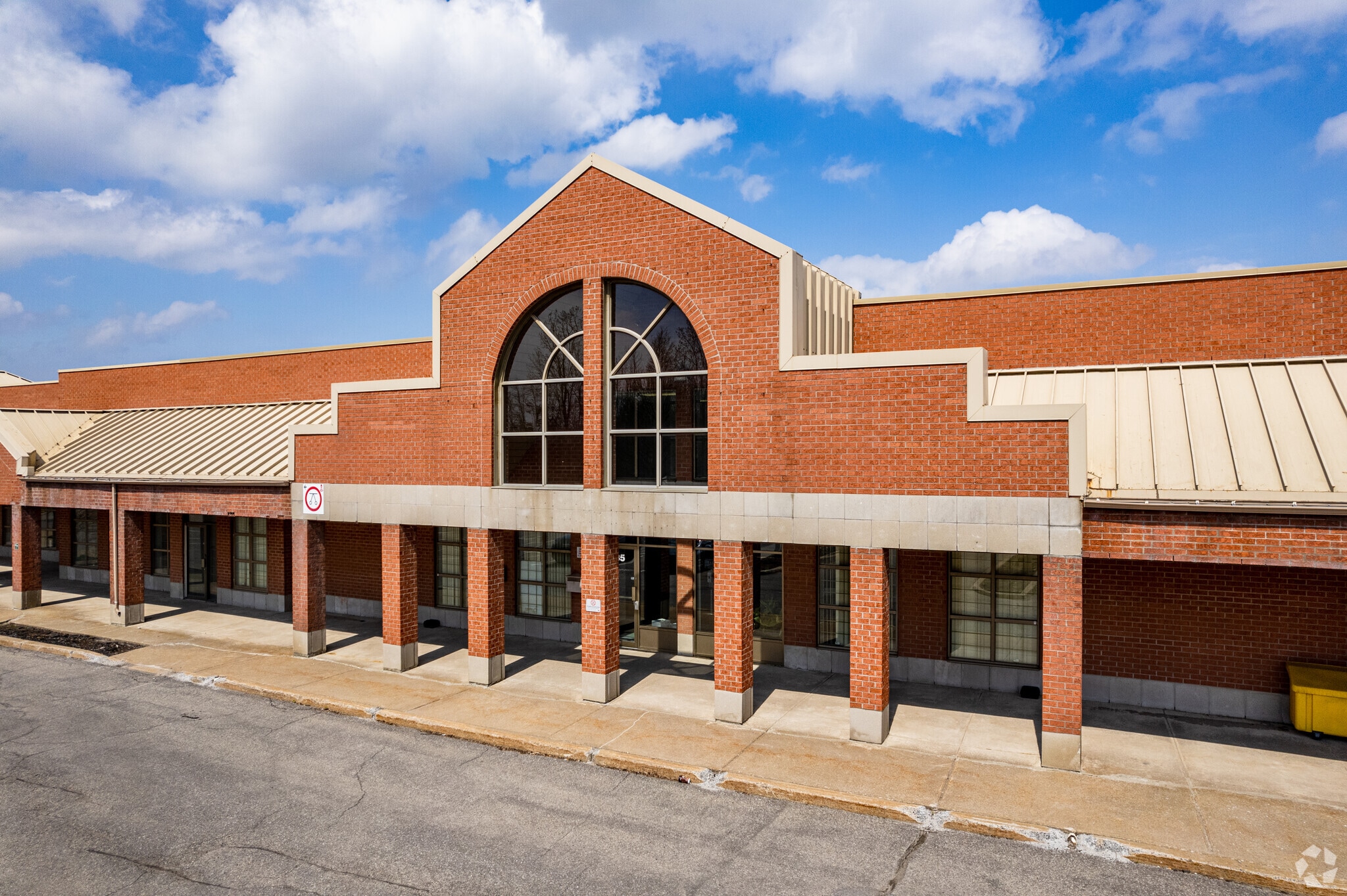 275-395 Rue Kesmark, Dollard-des-Ormeaux, QC for Rent