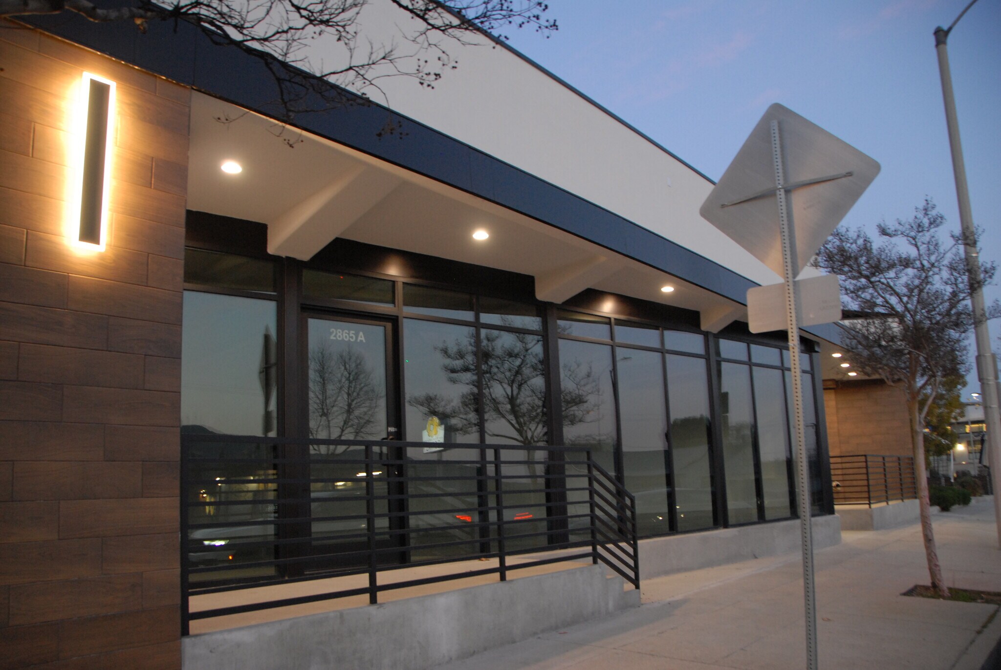 2865 Foothill Blvd La Crescenta, CA 91214 Retail Property for Lease