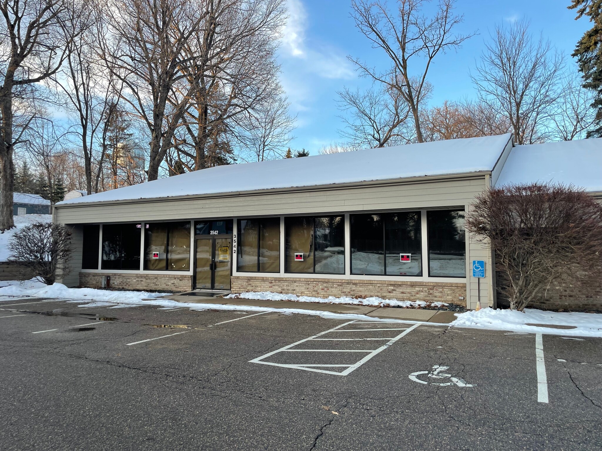3542 Shoreline Dr, Wayzata, MN for Rent