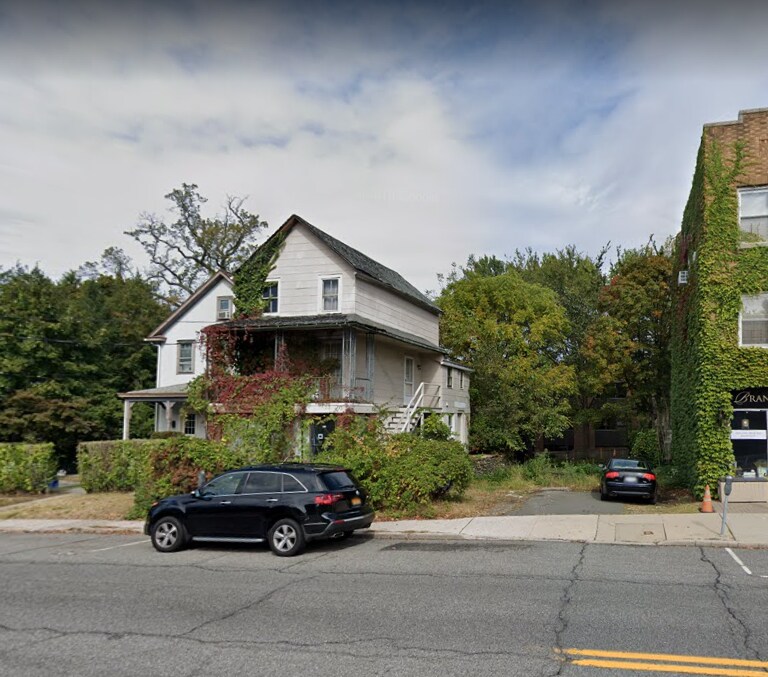 189 Brook St, Scarsdale, NY for Sale