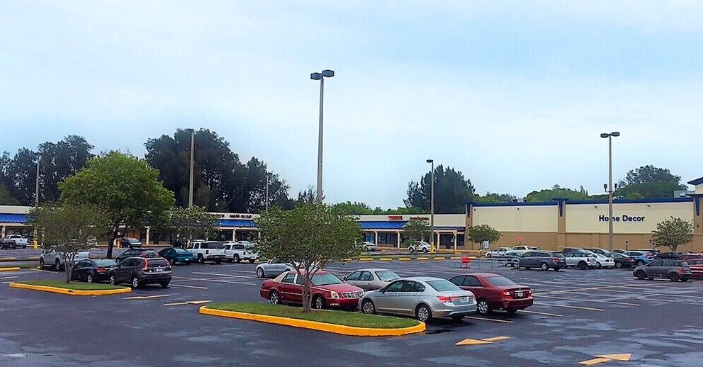 4665-4749 66th St N, Saint Petersburg, FL for Rent