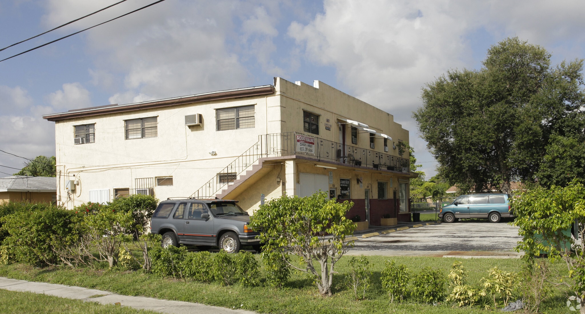 602-608 NW 1st St, Dania, FL for Sale