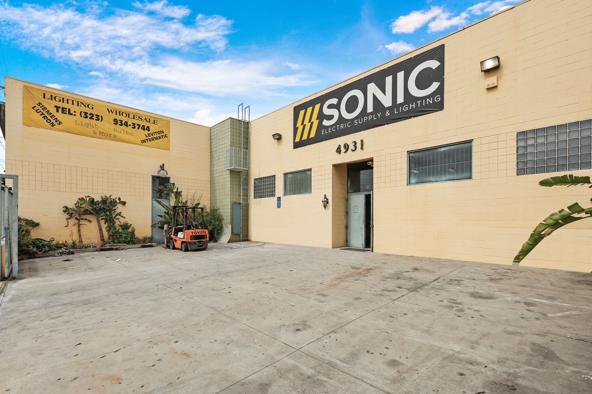 4931 Venice Blvd, Los Angeles, CA for Rent