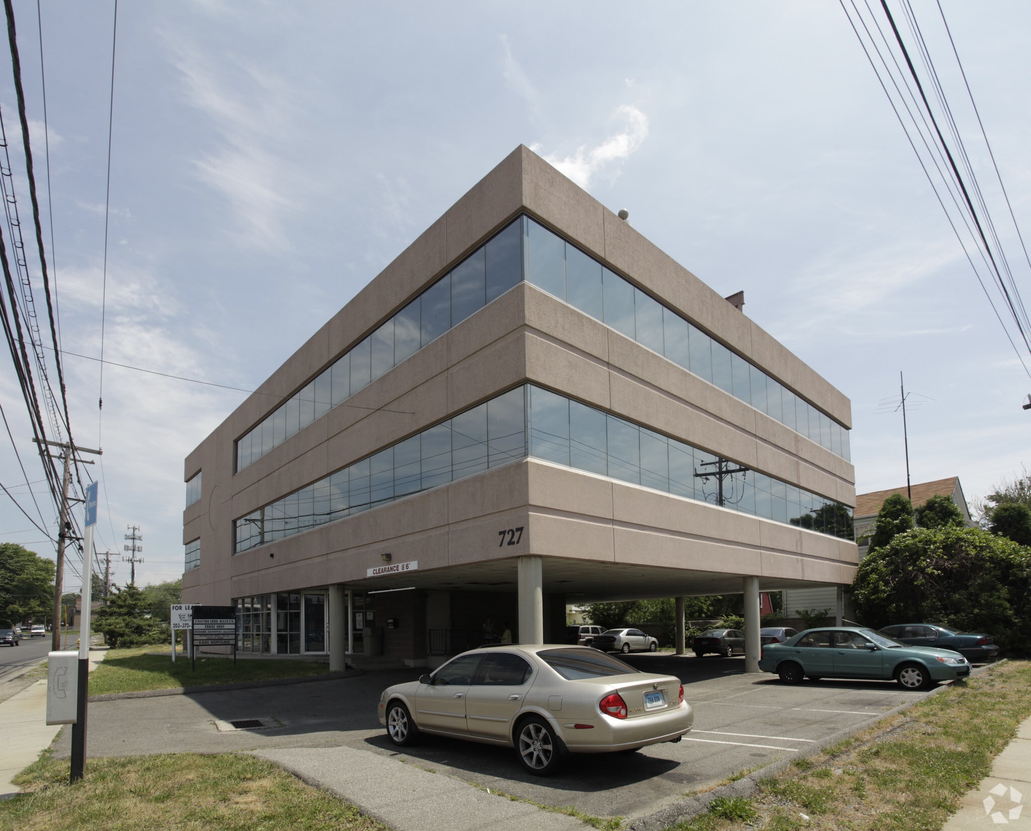 727 Honeyspot Rd, Stratford, CT for Rent