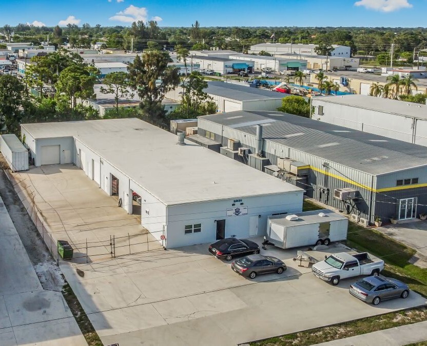 3231 SE Slater St, Stuart, FL for Sale