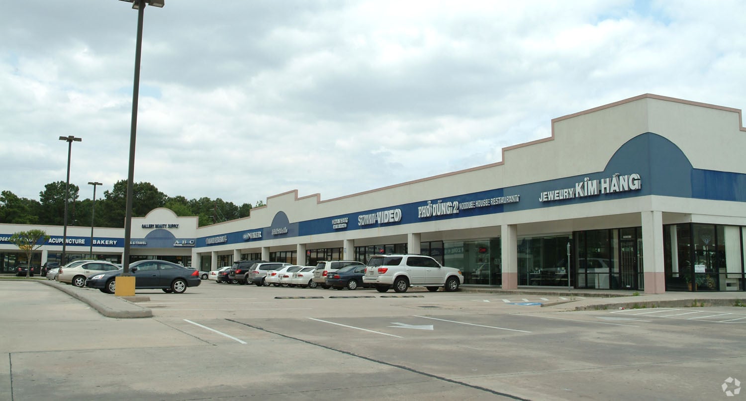 13490 Veterans Memorial Dr, Houston, TX for Rent