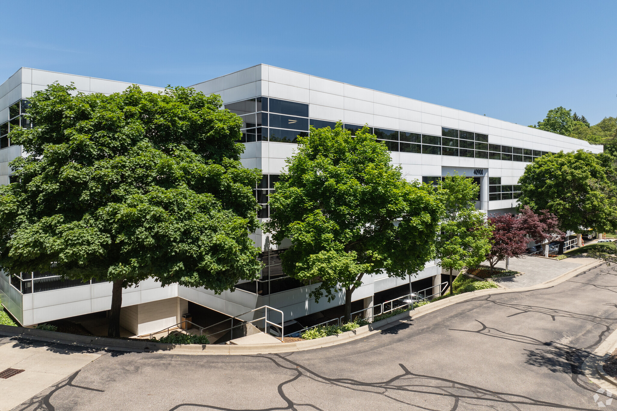 40900 Woodward Ave, Bloomfield Hills, MI for Rent