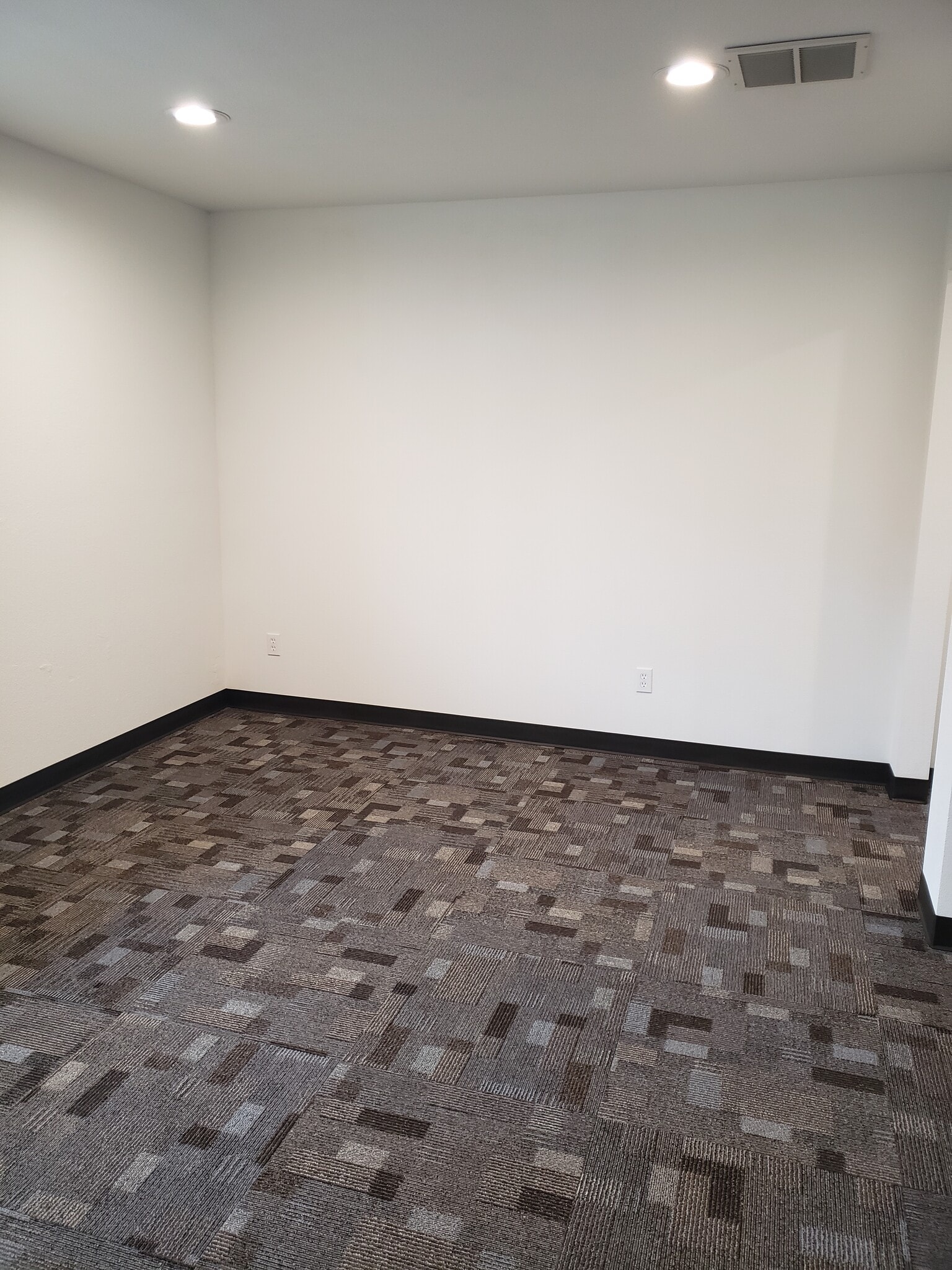 15325 Highway 99, Lynnwood, WA for Rent