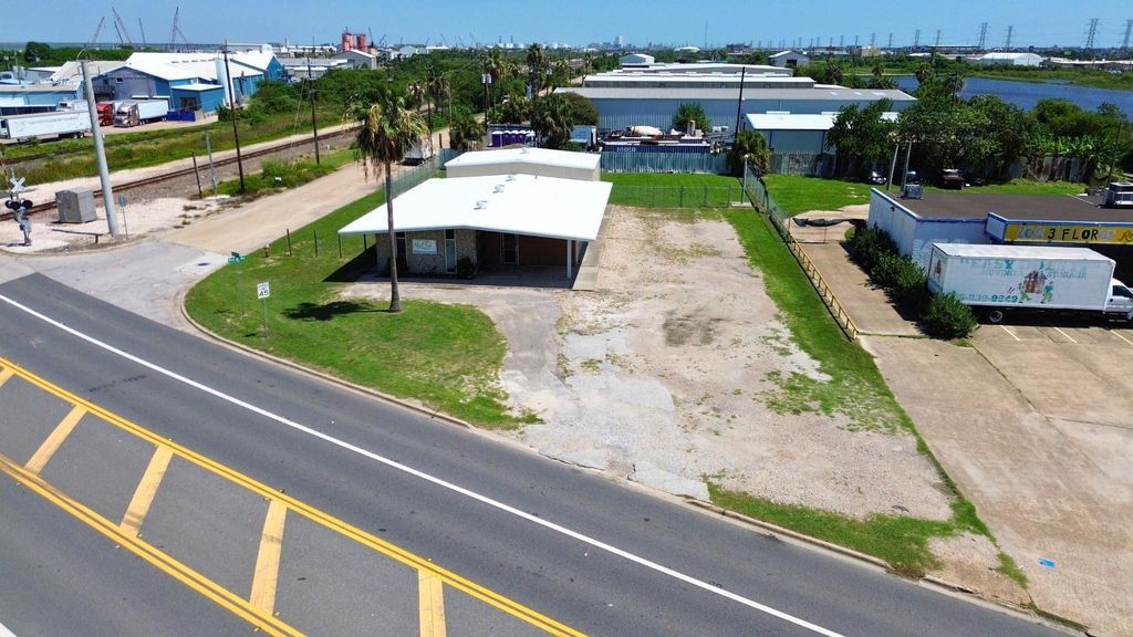 8017 Harborside Dr, Galveston, TX for Sale