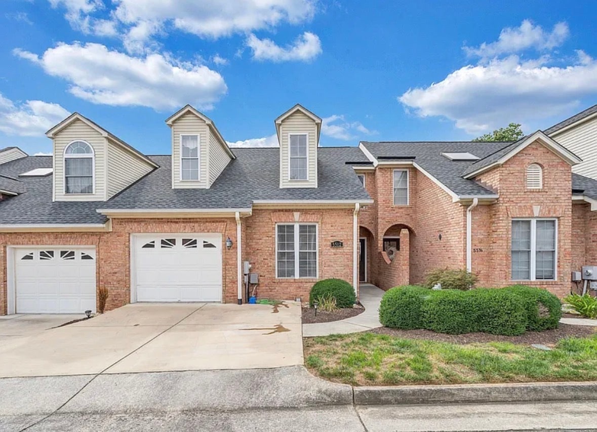 5512 Capulet Ct, Cave Spring, VA for Sale