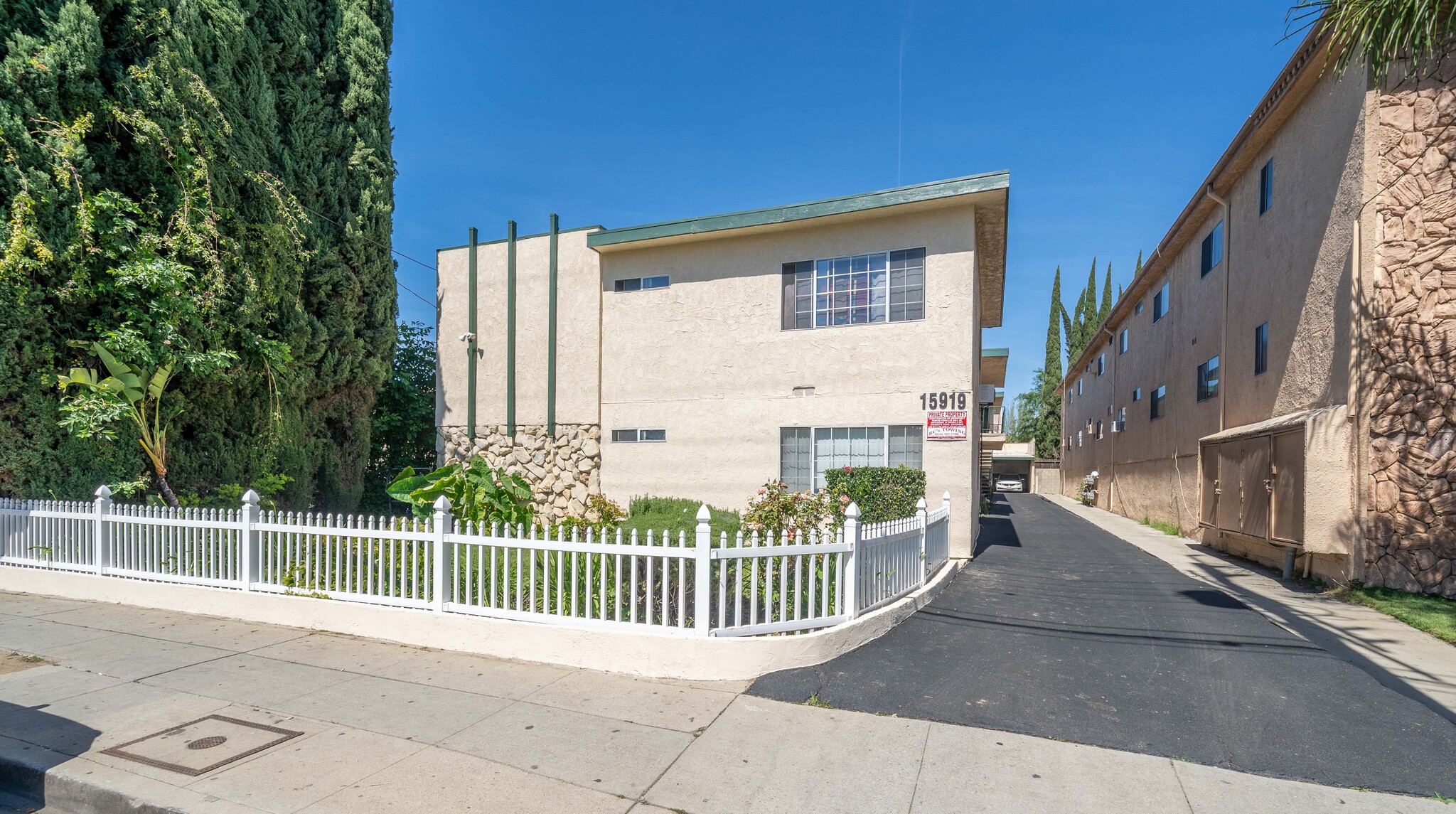 15919 Vanowen St, Van Nuys, CA for Sale