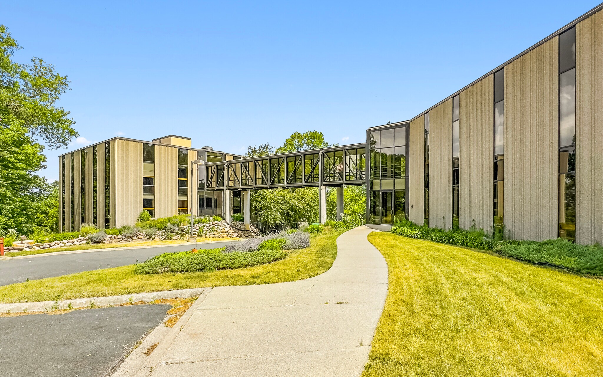 1800 Pioneer Creek Ctr, Maple Plain, MN for Rent