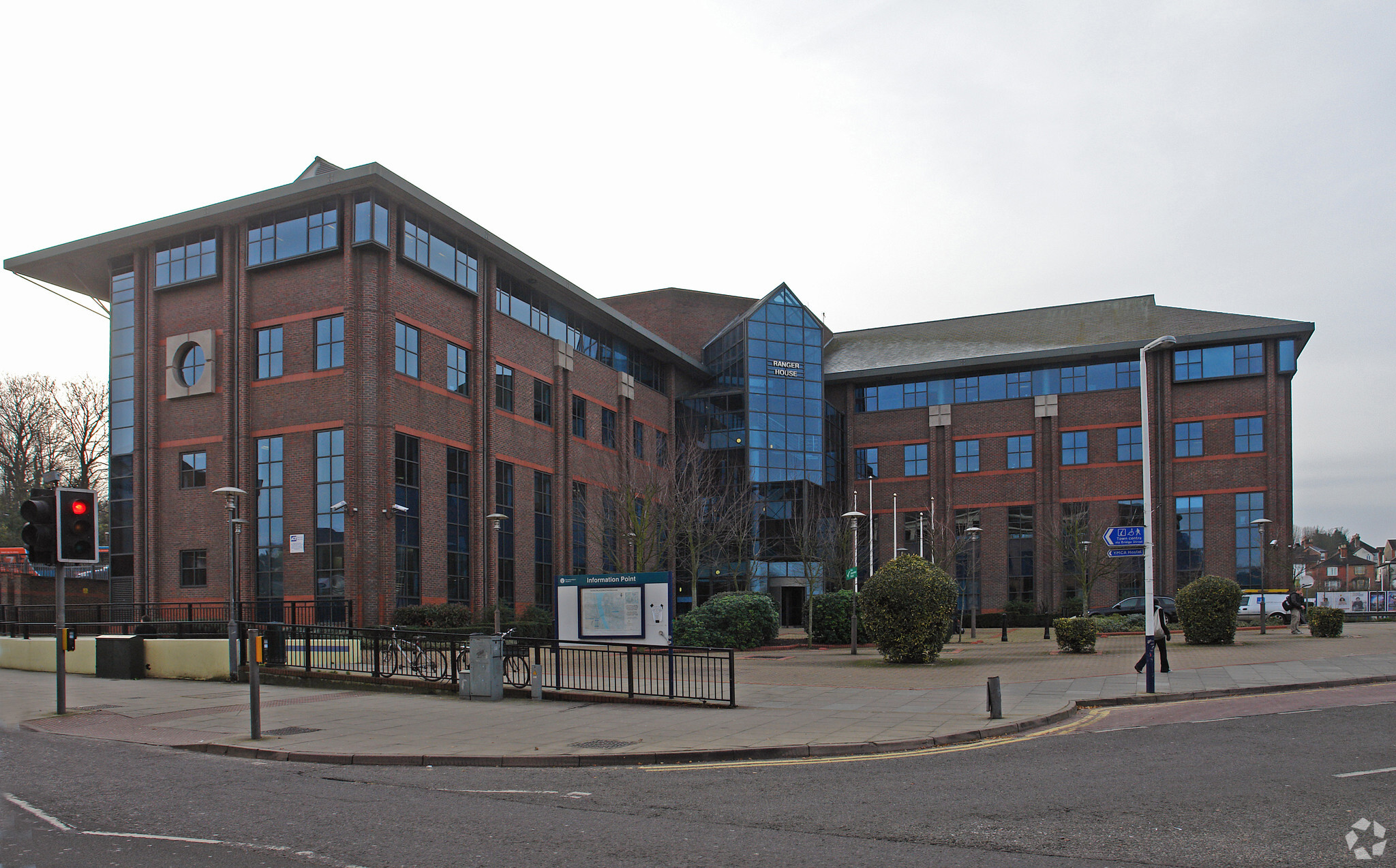 Walnut Tree Clos, Guildford, SRY for Rent