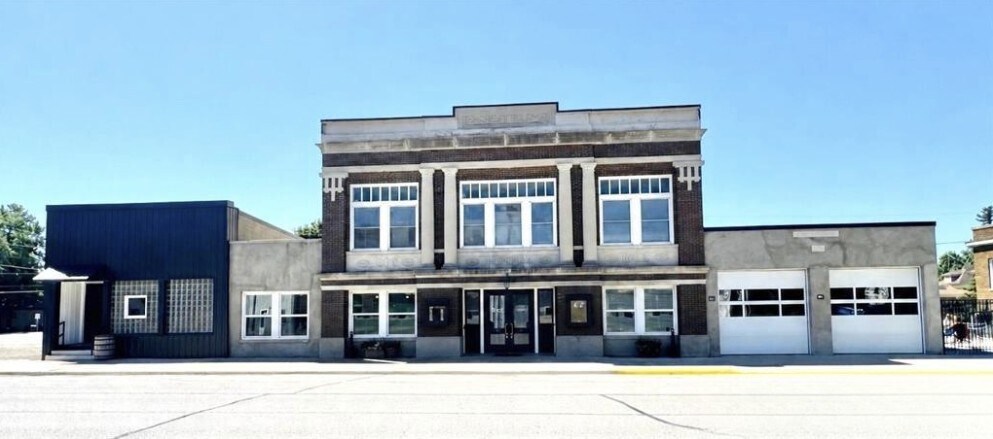 305-309 Gilman St, Sheffield, IA for Sale