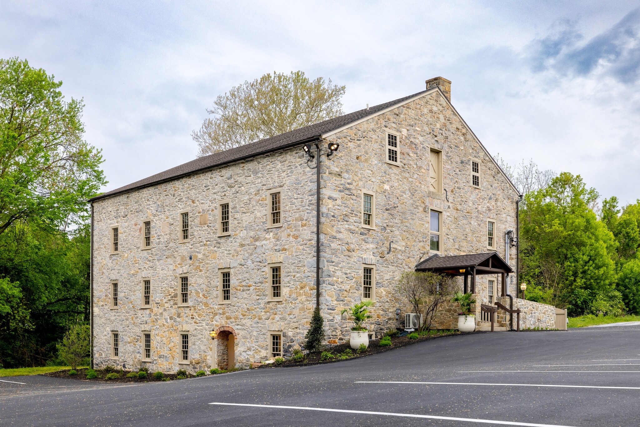 1415 E Oregon Rd, Leola, PA for Rent