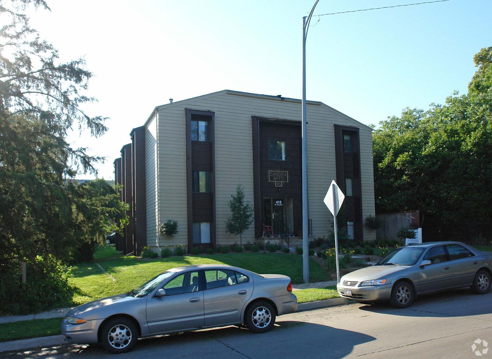 415 S 38th St, Omaha, NE for Sale