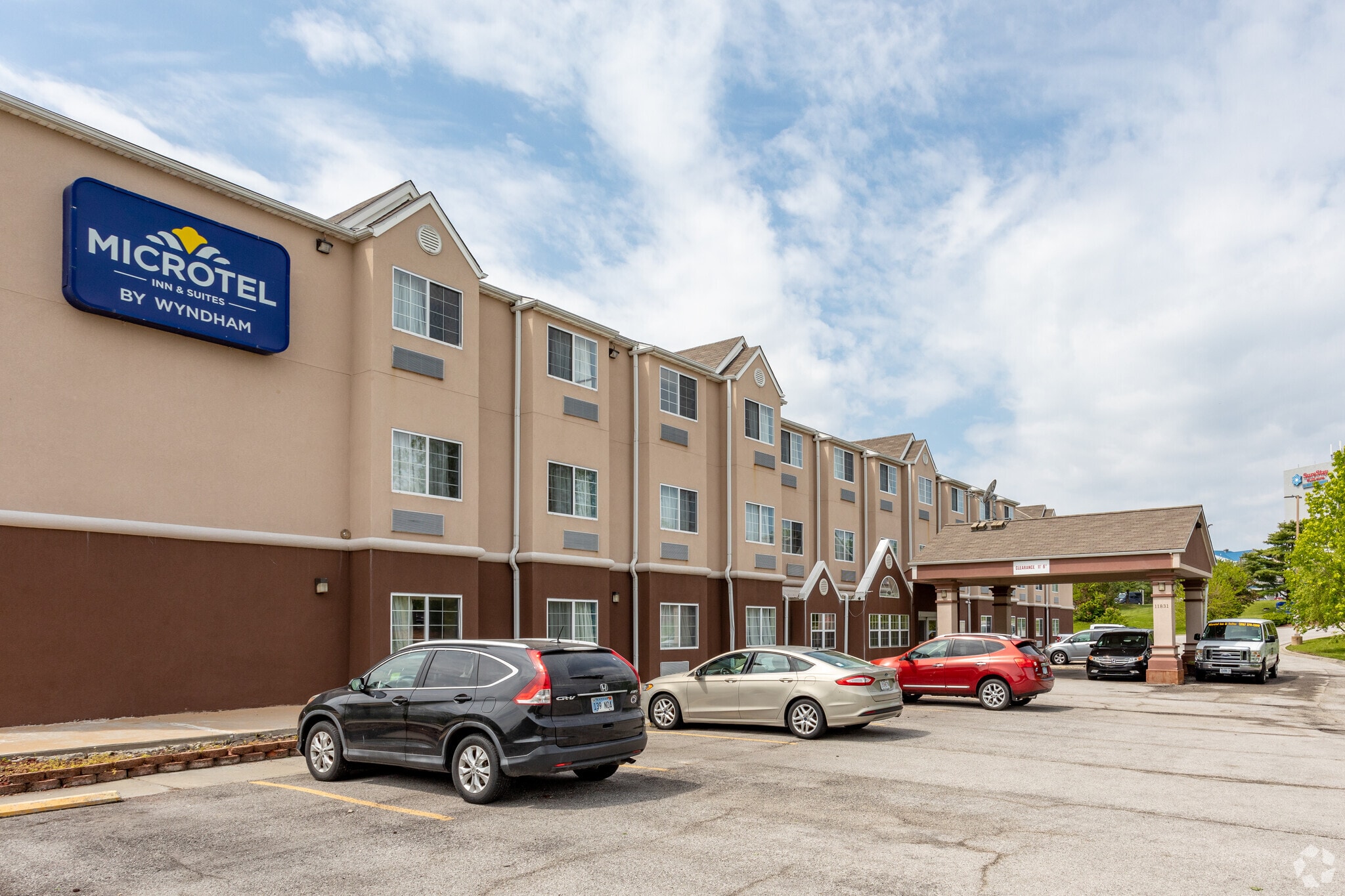 11831 NW Plaza Cir, Kansas City, MO for Sale