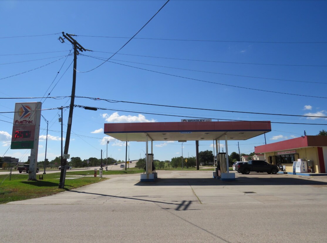3002 Nall St, Port Neches, TX for Sale