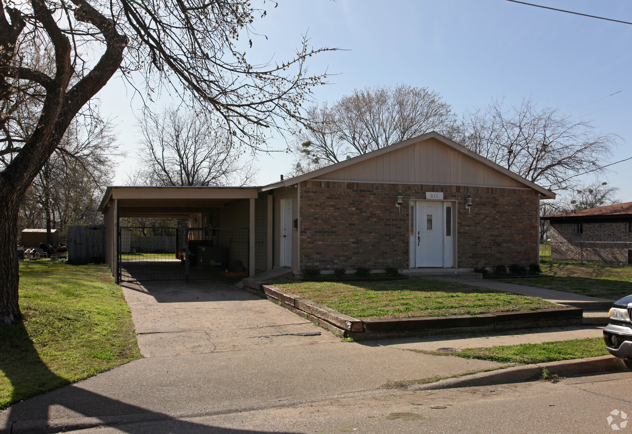 811 W Brown St, Ennis, TX for Rent