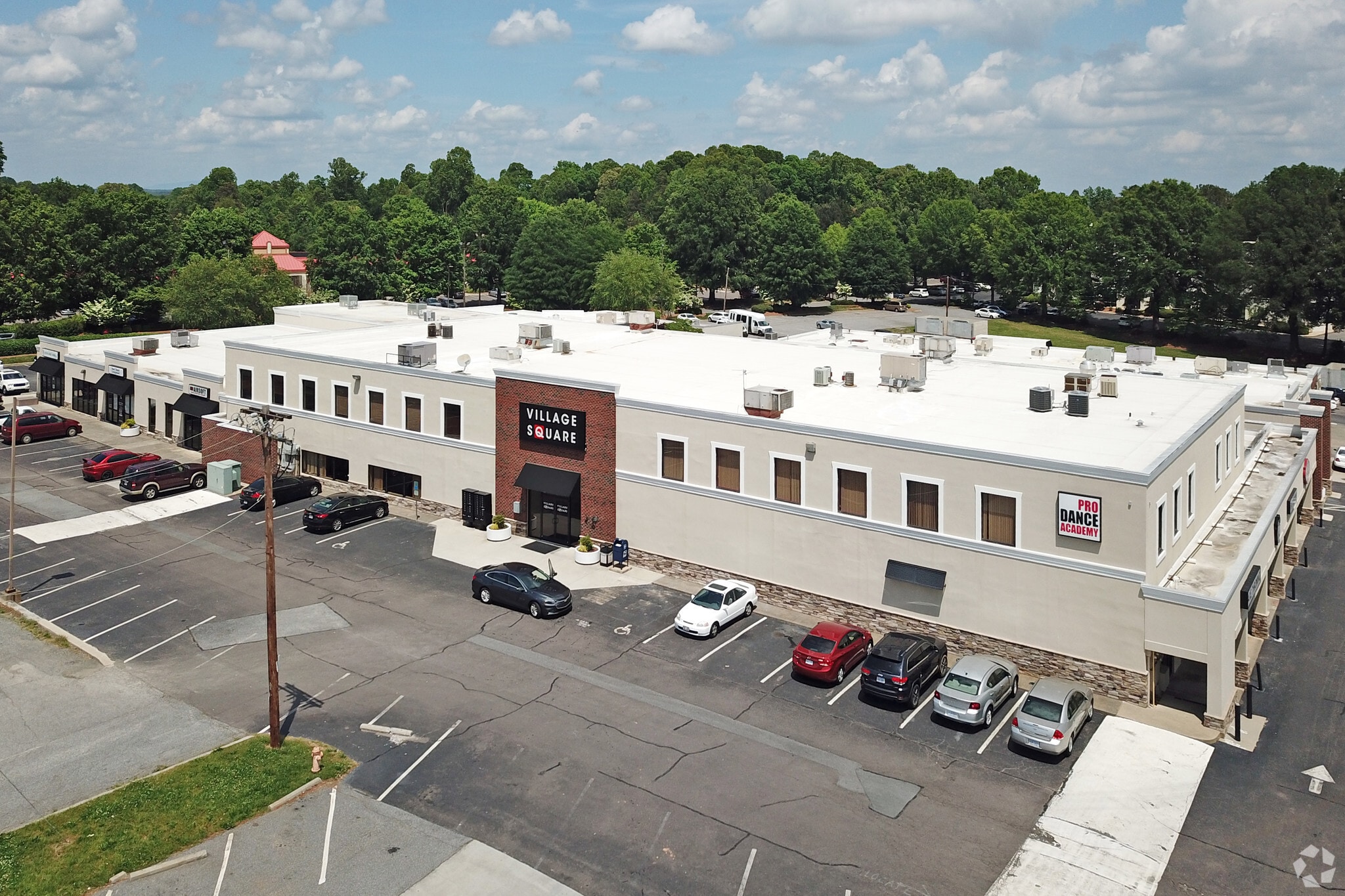 6000 Meadow Brook Mall Ct, Clemmons, NC for Rent