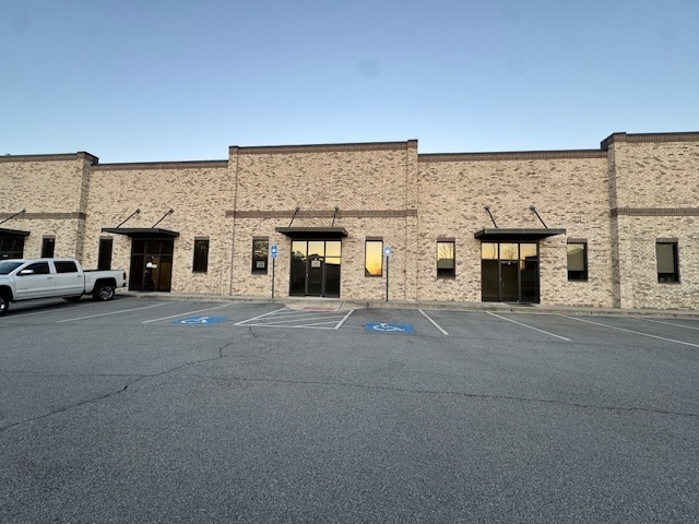 4148 Industry Way, Oakwood, GA for Rent