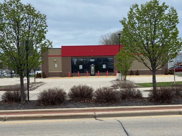 2120 Jackson St, Oshkosh, WI for Sale