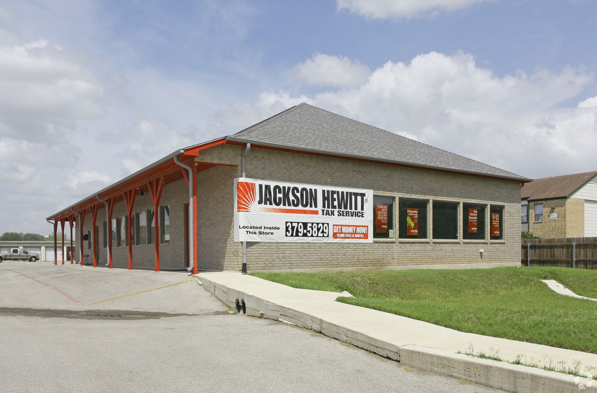 1116 E Walnut St, Seguin, TX for Rent