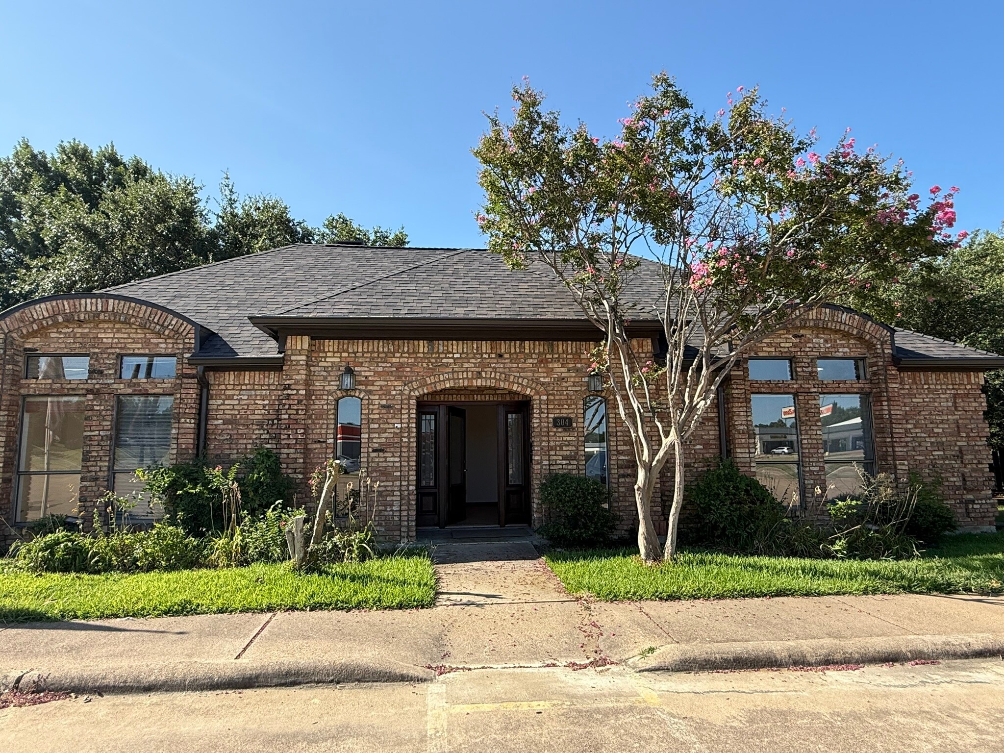 304 Harwood Rd, Bedford, TX for Rent