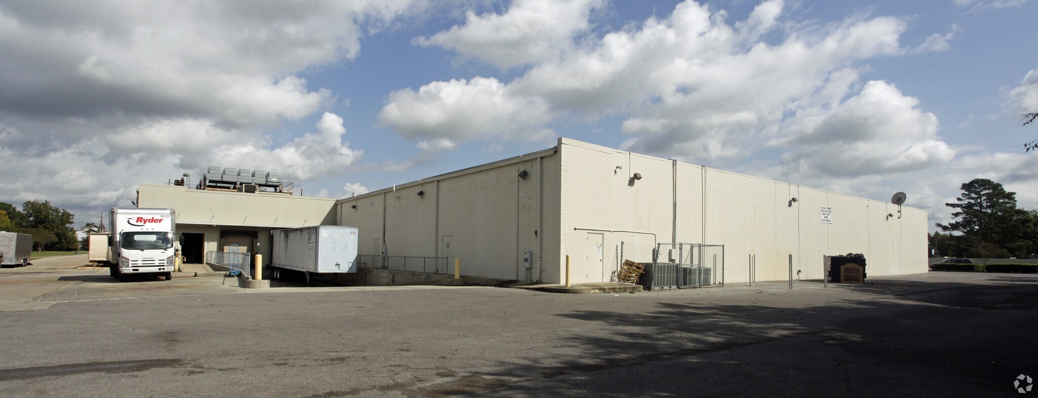 215 W Willow St Lafayette, LA 70501 Retail Property for Lease on