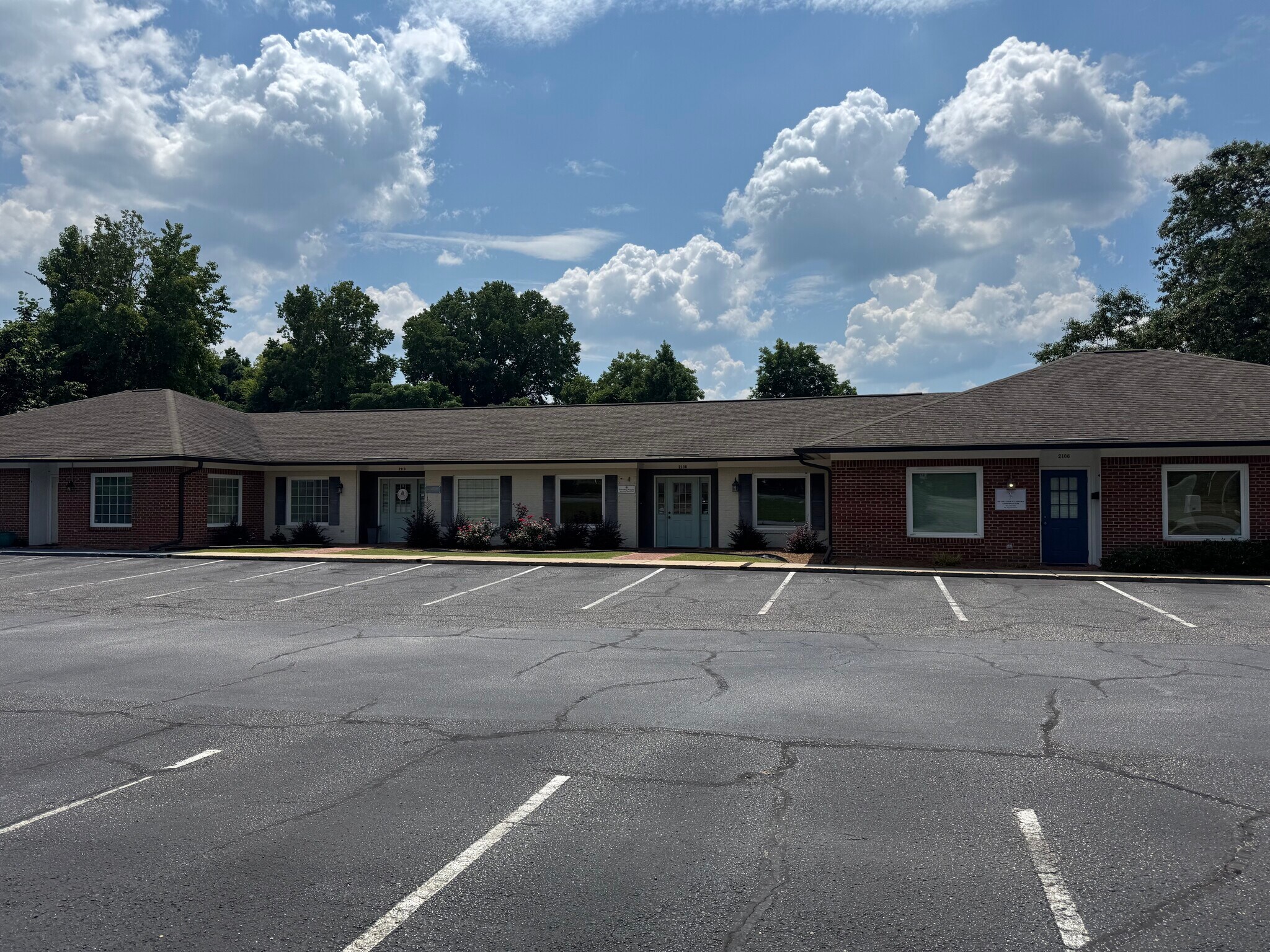 2106 Executive Park Dr, Opelika, AL for Rent