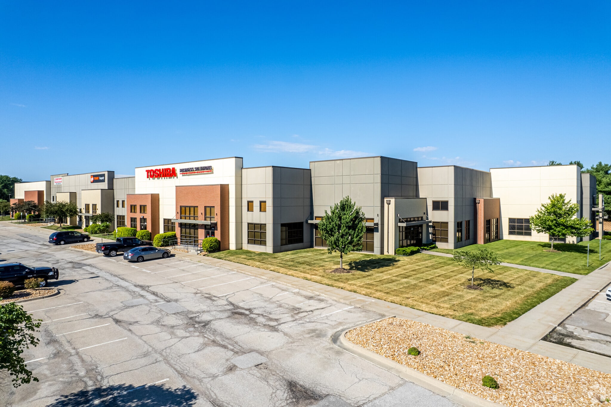 2700-2740 Independence Ave, Lee's Summit, MO for Rent