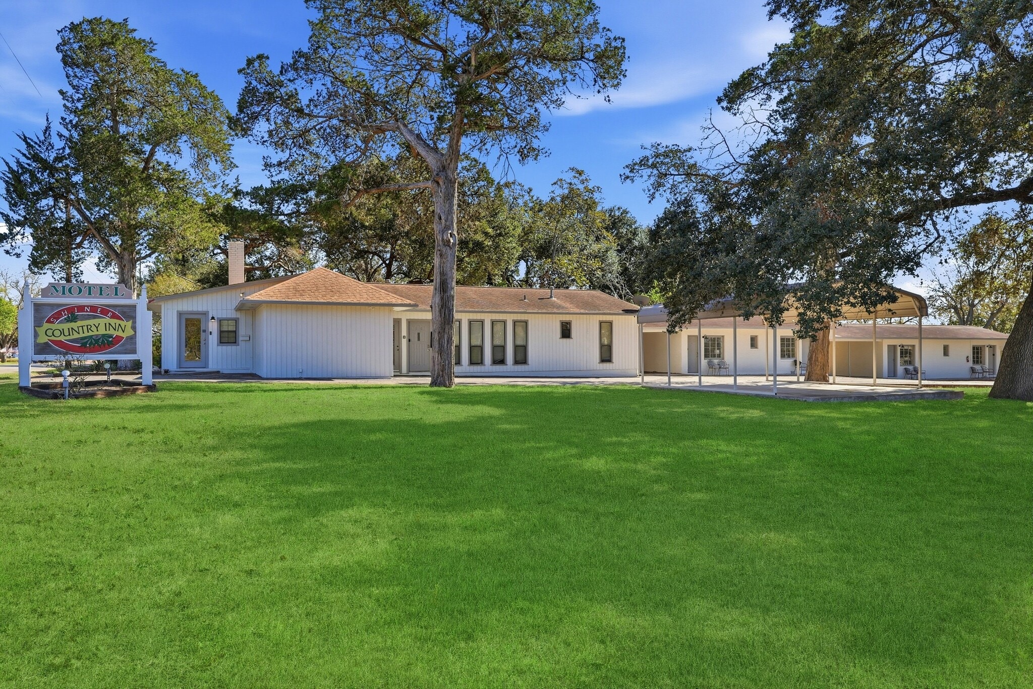 1016 N Ave E, Shiner, TX for Sale