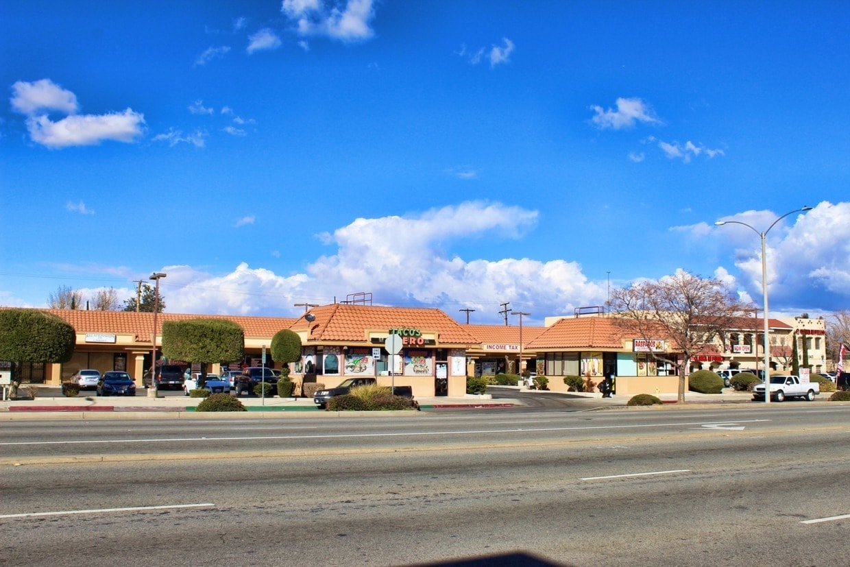 323-327 E Palmdale Blvd, Palmdale, CA for Rent