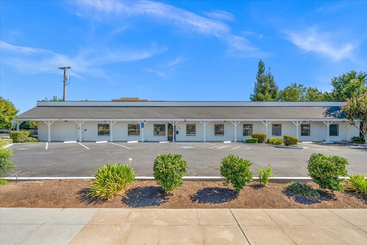 324-330 Bullard Ave, Clovis, CA for Rent